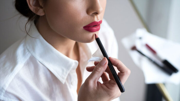 How to Make Lipstick Last Longer: Expert Tips