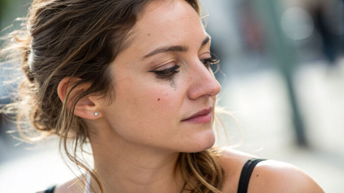 How to Stop Mascara from Smudging Under Eyes