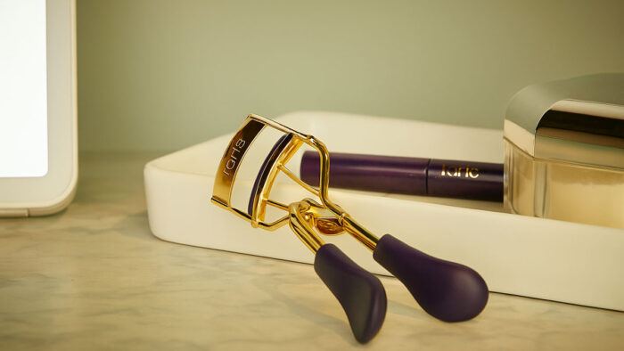 How to Sanitize Eyelash Curler Safely and Easily