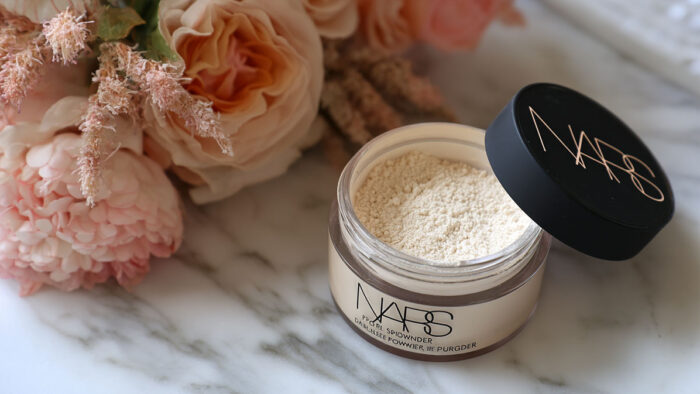 How to Use NARS Light Reflecting Setting Powder Correctly