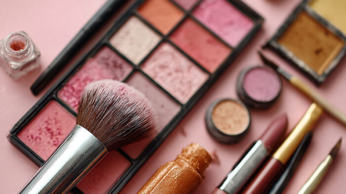 6 Signs Your Makeup Products Aren’t Safe to Use Anymore