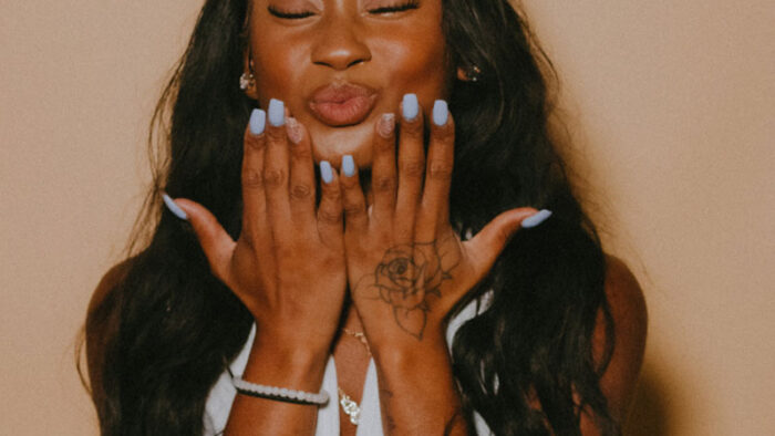 How to Coordinate Your Chameleon Lipsticks with the Perfect High-Gloss Manicure